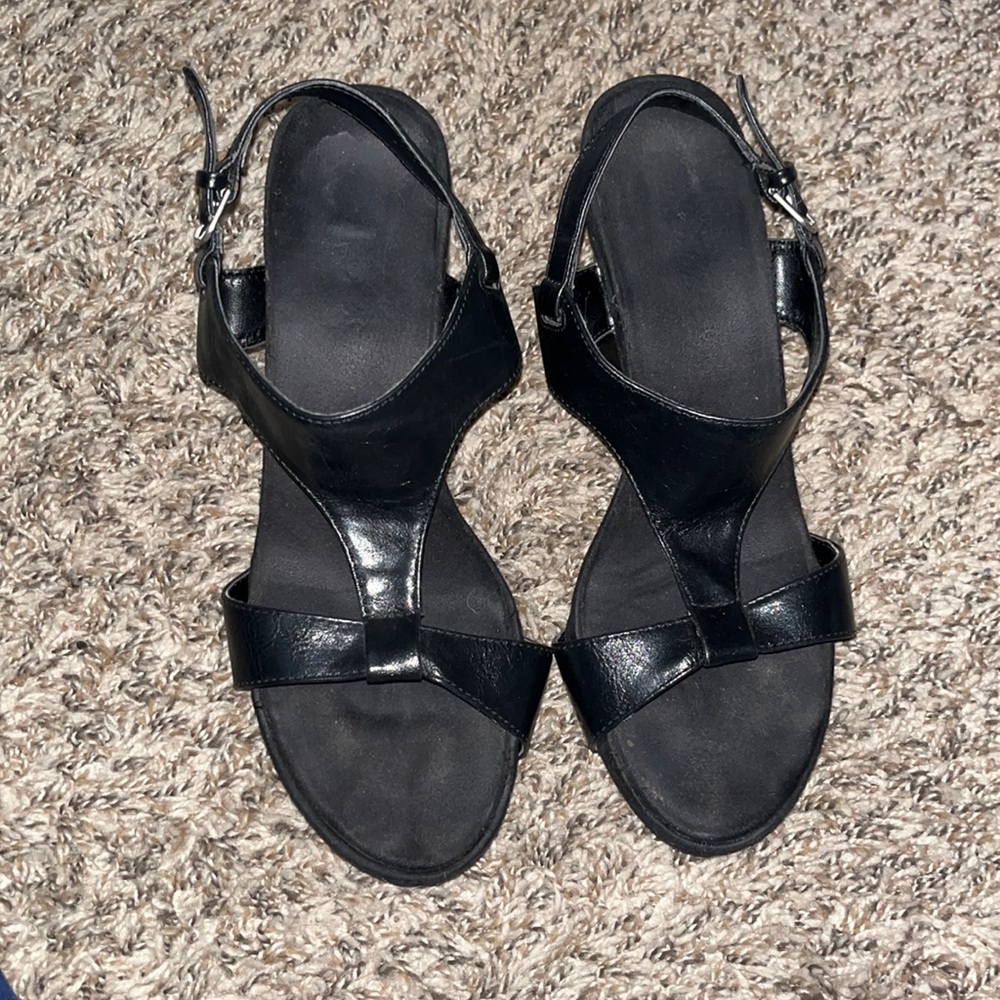 Aerosols Black Wedge